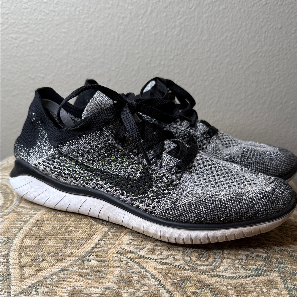 Nike Black and White Free Run Fly Knit Running Shoes Women’s Size 9.5